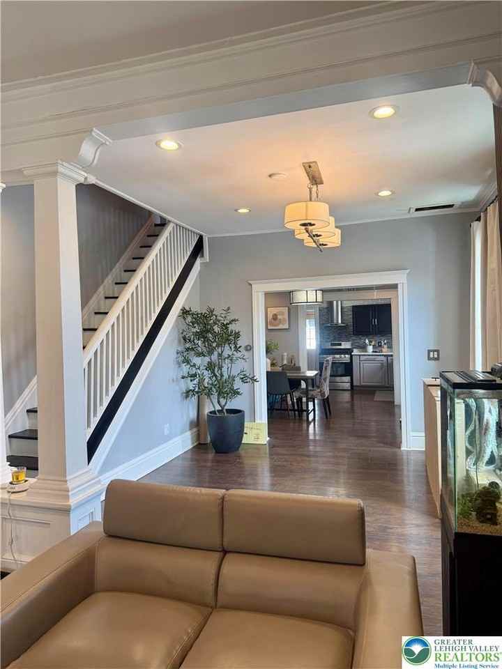 802 Elm St - Photo 7 of 22