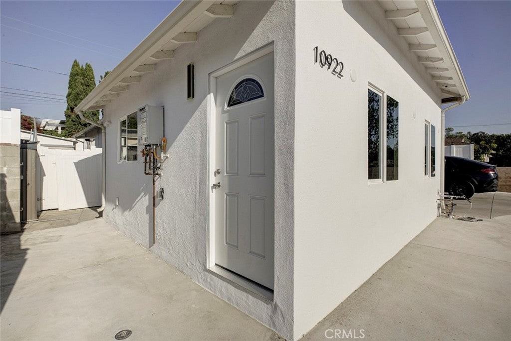 10920 Nassau Ave - Photo 2 of 7