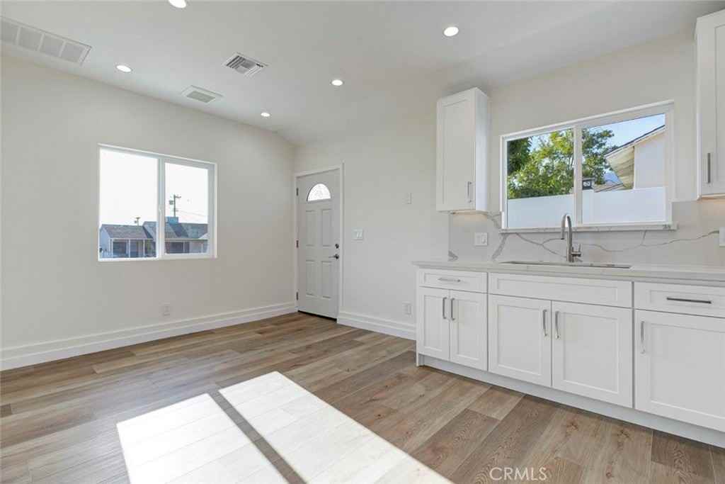 10920 Nassau Ave - Photo 3 of 7