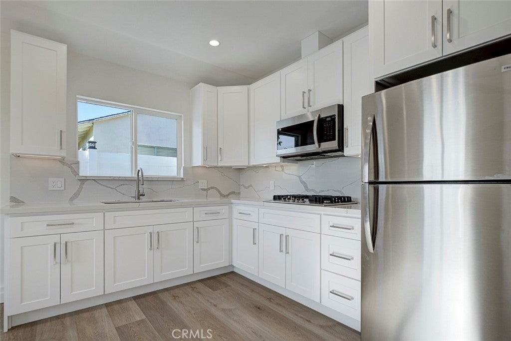 10920 Nassau Ave - Photo 4 of 7