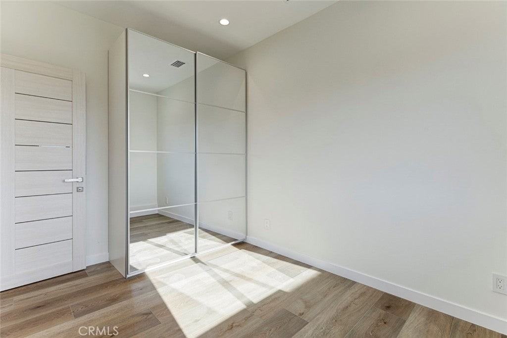 10920 Nassau Ave - Photo 5 of 7