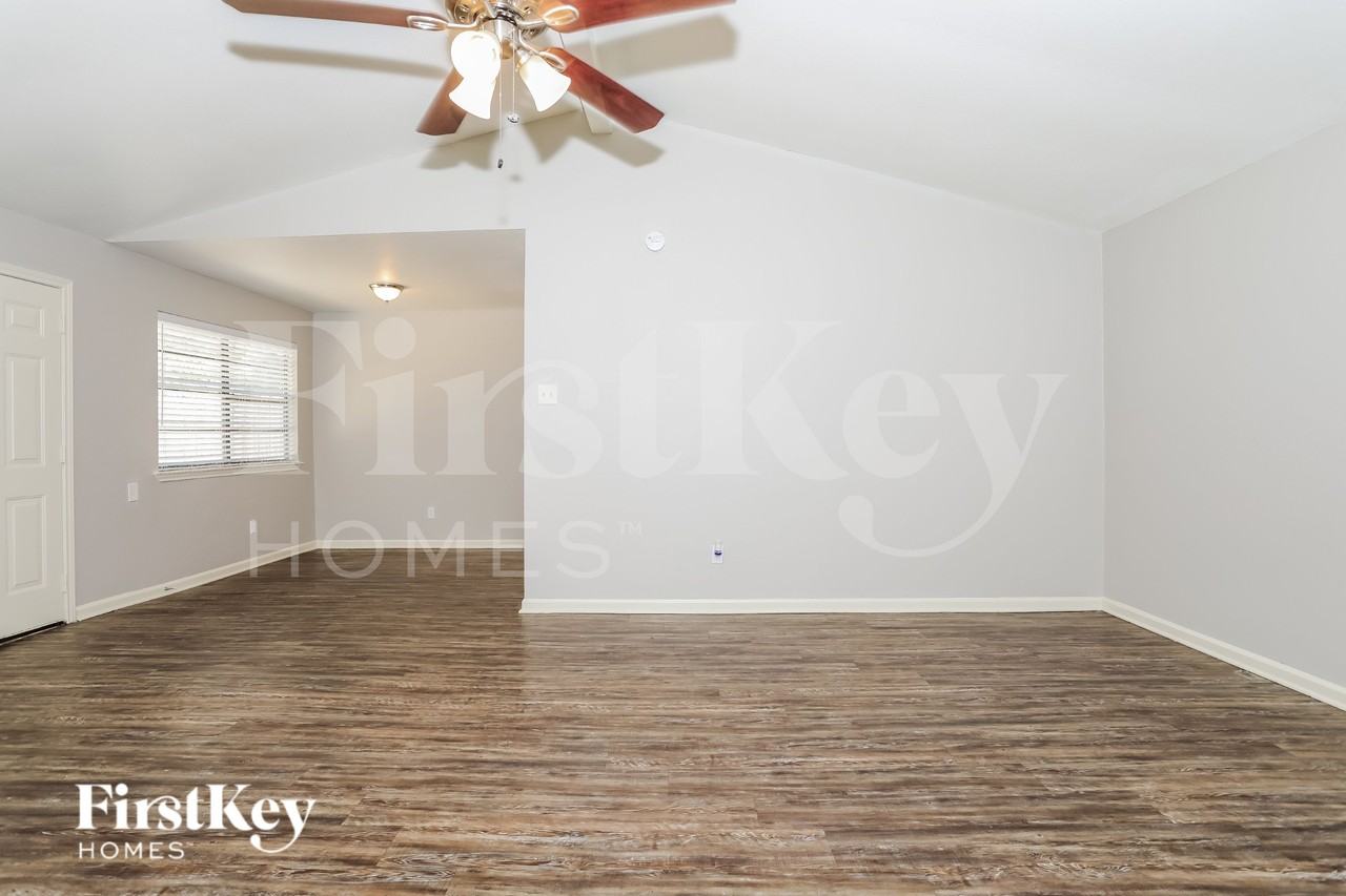 5019 Monteith Dr - Photo 5 of 17