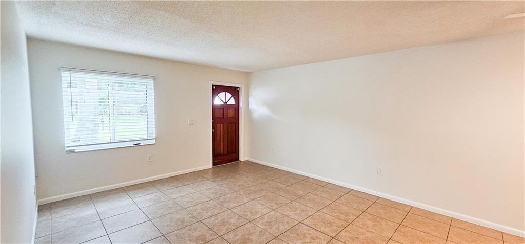 1527 41st Ave - Photo 4 of 14