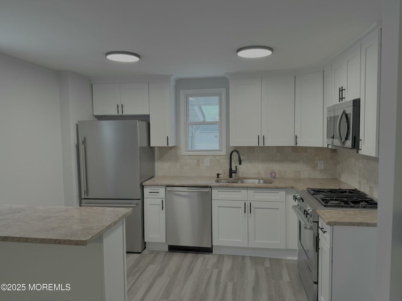 22 Bay Ave - Photo 4 of 15