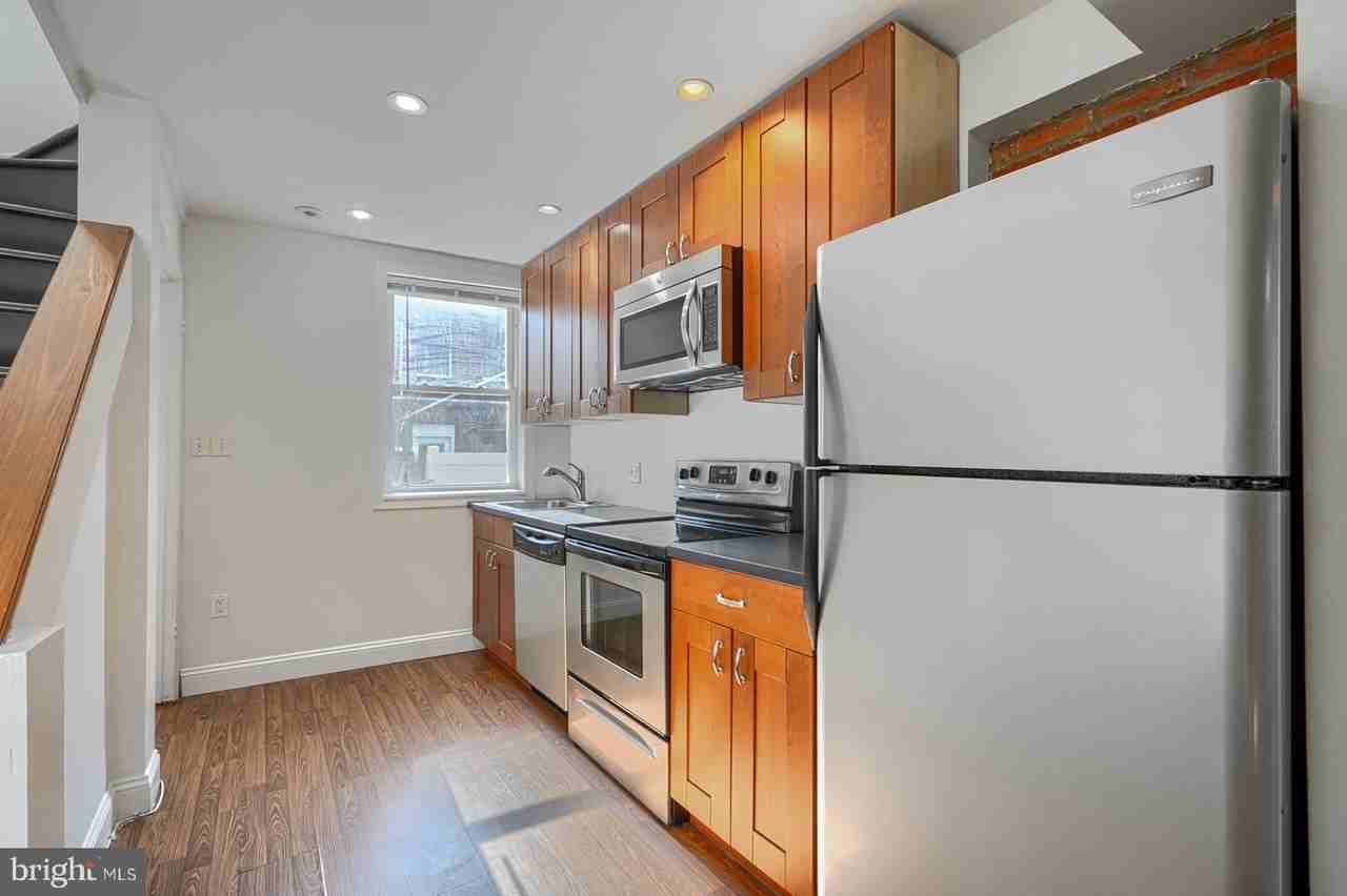 1026 Patapsco St - Photo 6 of 24