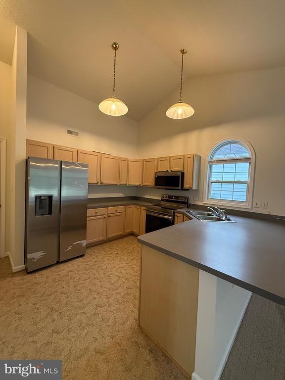 11707 Collinwood Ct - Photo 5 of 16