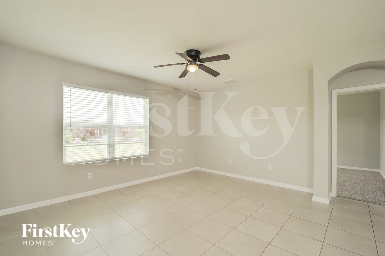 411 Se 24th St - Photo 2 of 19