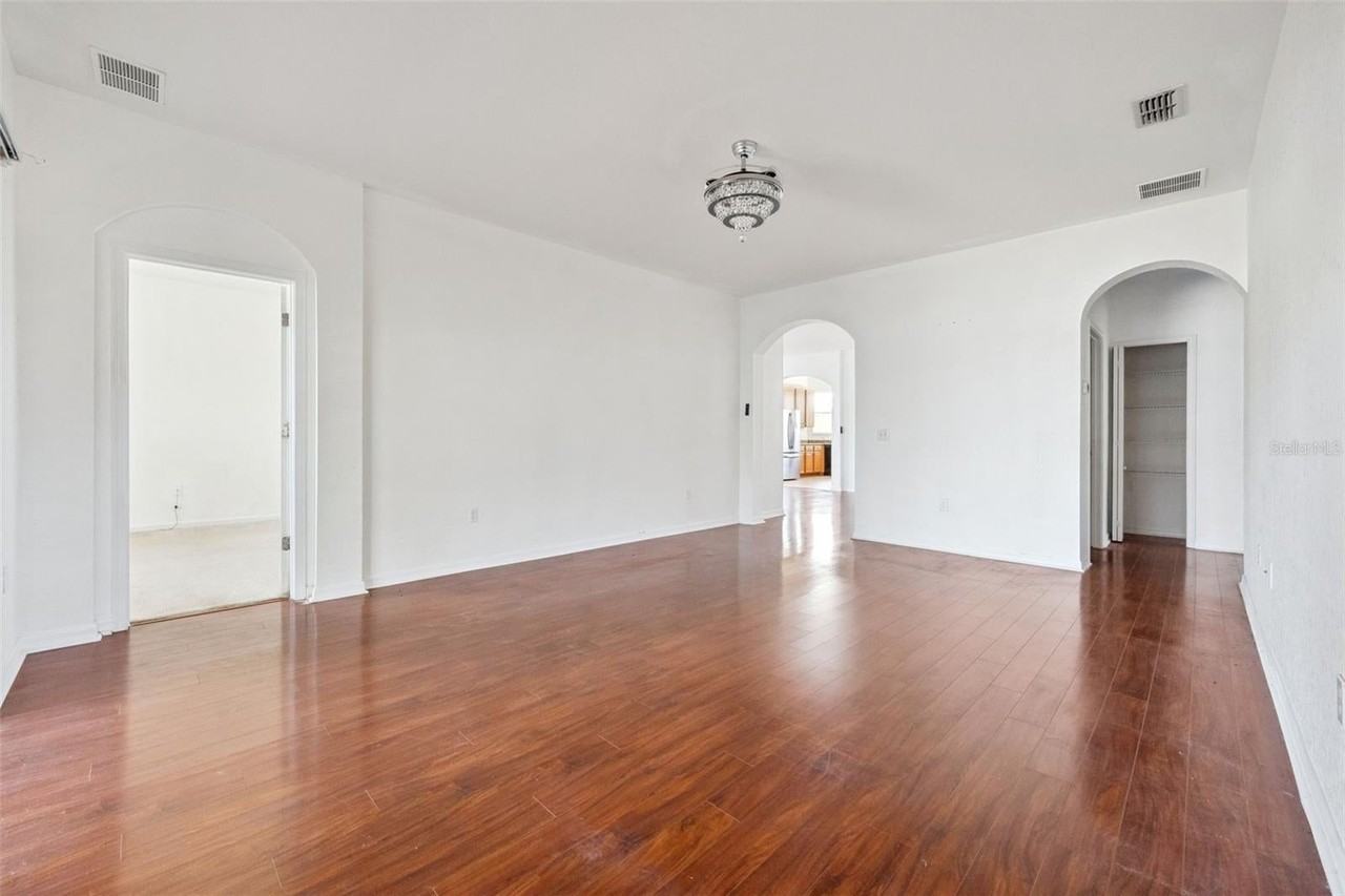 7055 Heatherbrook Dr - Photo 5 of 40