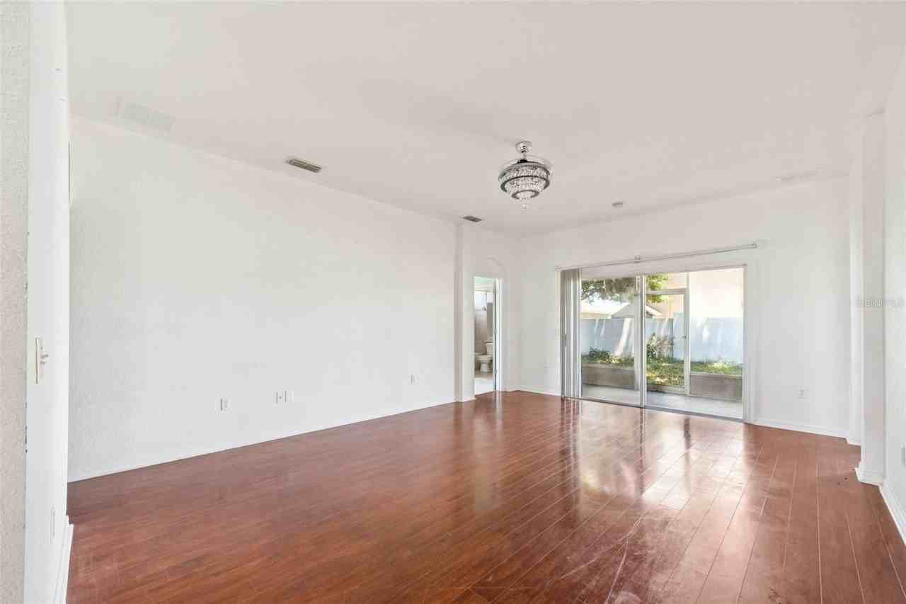 7055 Heatherbrook Dr - Photo 7 of 40
