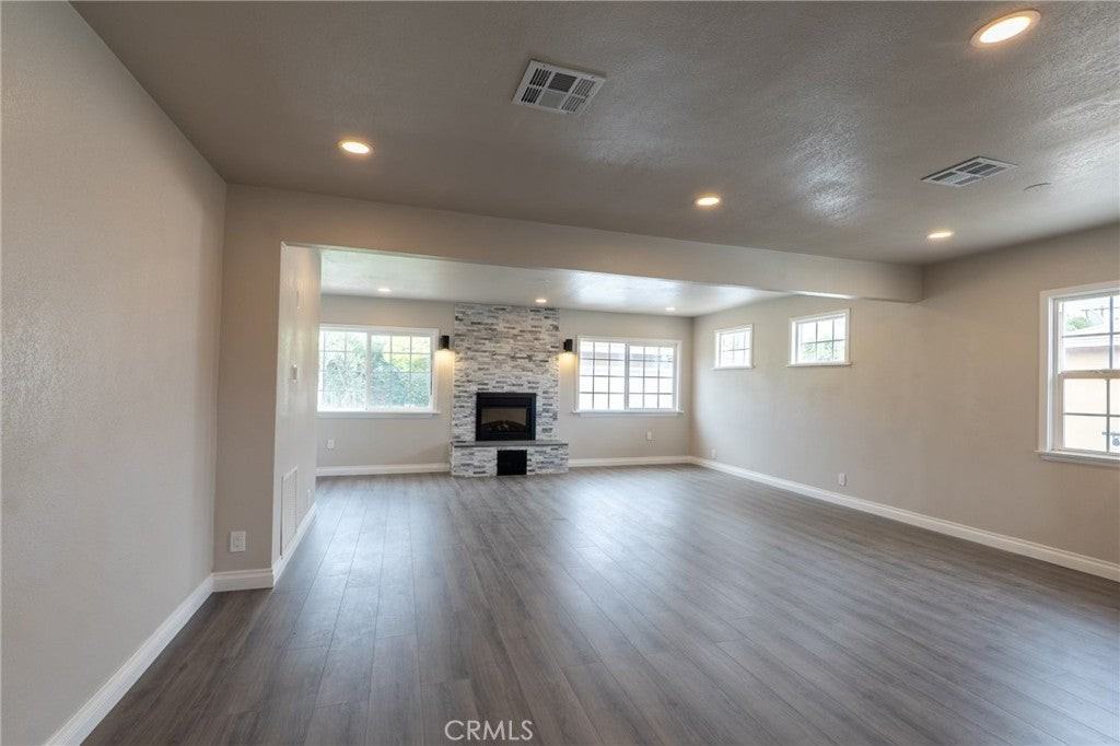 14043 Mystic St - Photo 3 of 25
