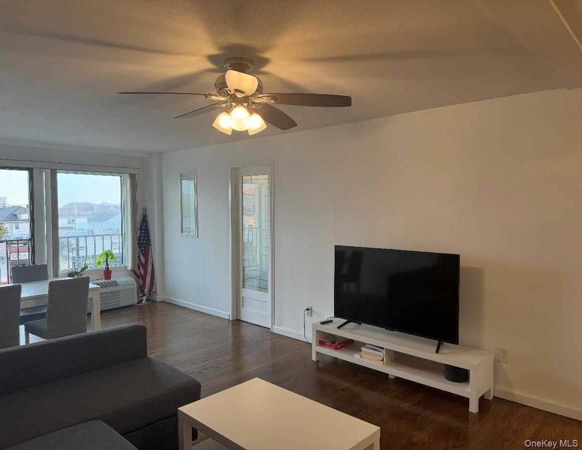 235 W Park Ave ##308 - Photo 4 of 40