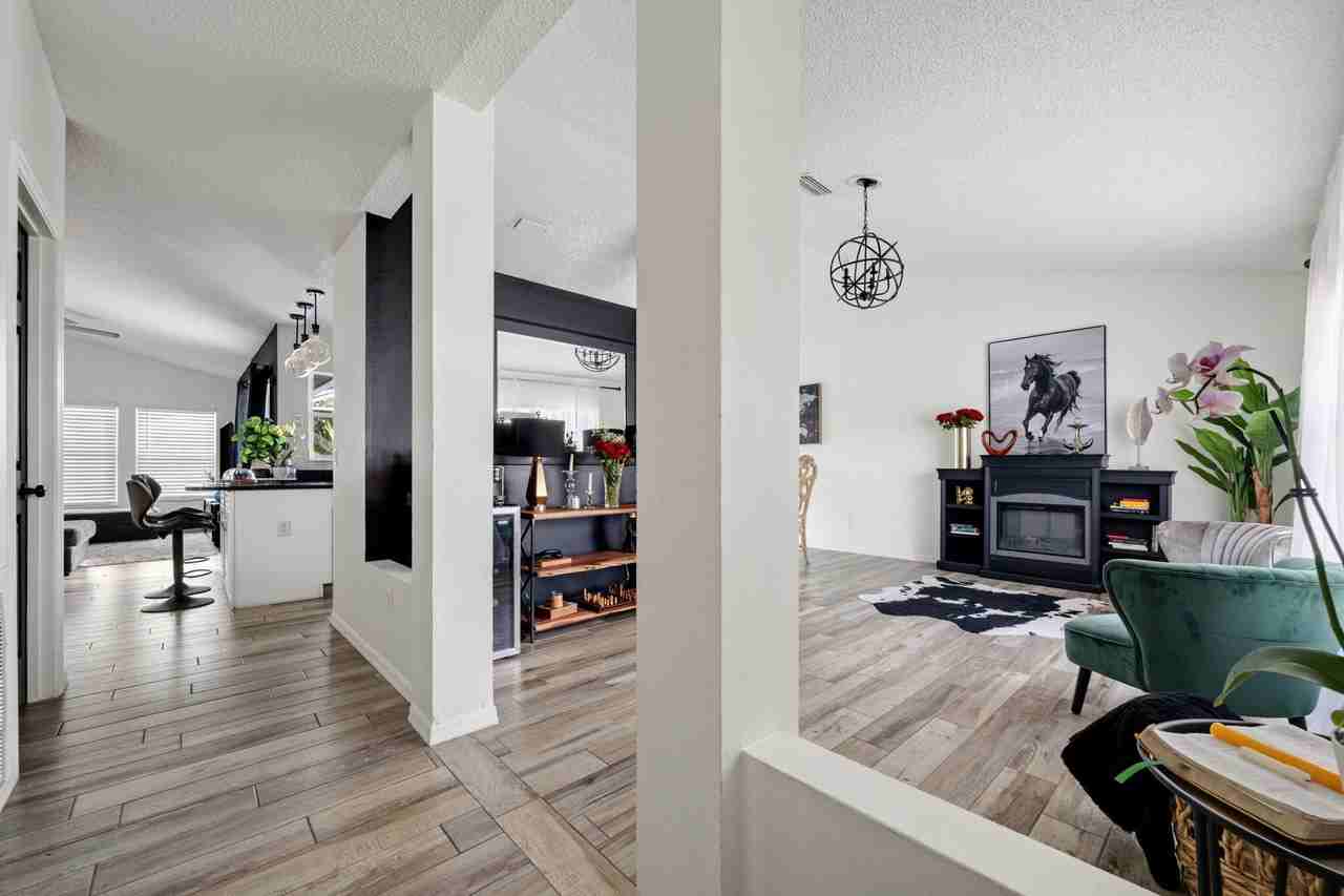 601 Sw Icon Ave - Photo 6 of 27