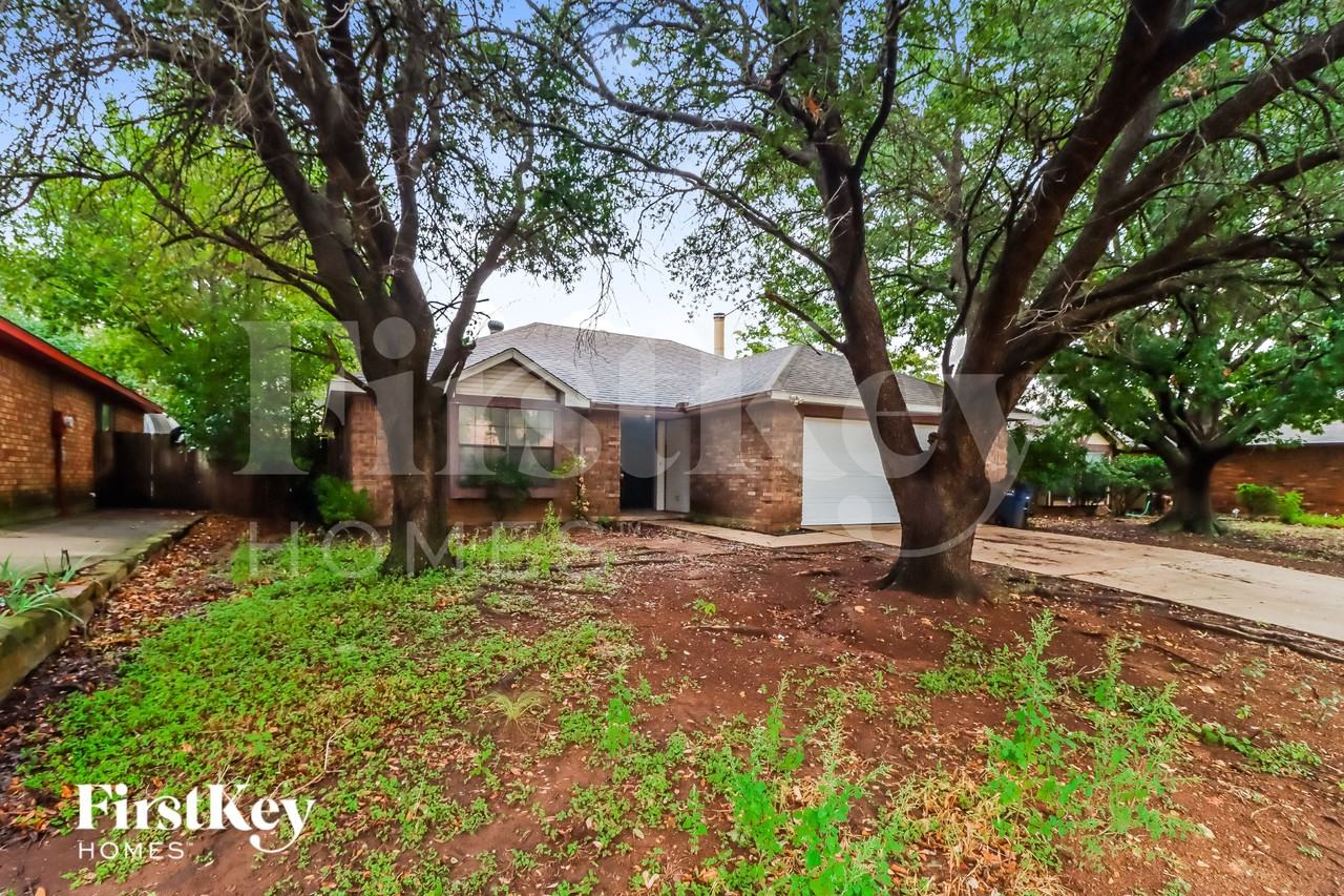 3200 Creekwood Ln - Photo 2 of 16