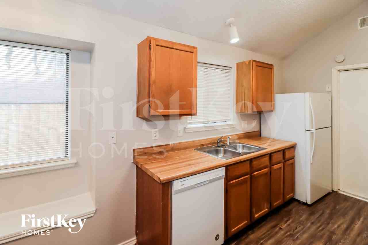 3200 Creekwood Ln - Photo 6 of 16