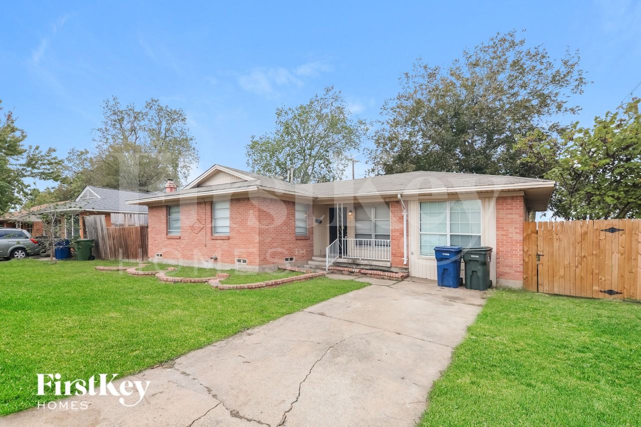 3101 Marydale Rd - Photo 2 of 17