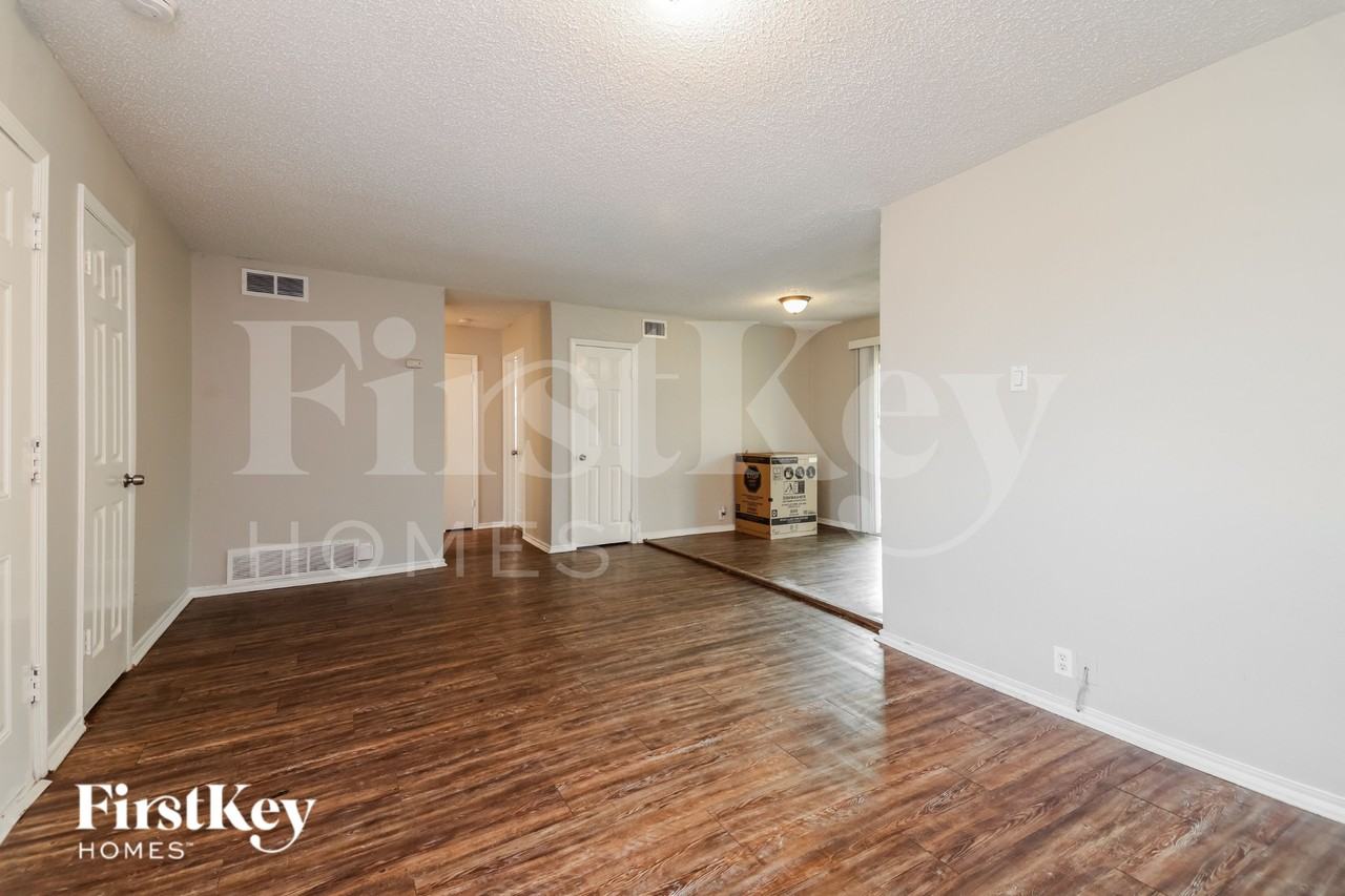3101 Marydale Rd - Photo 3 of 17