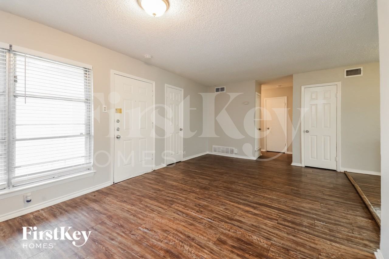 3101 Marydale Rd - Photo 4 of 17