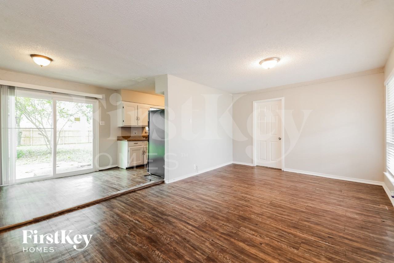 3101 Marydale Rd - Photo 5 of 17