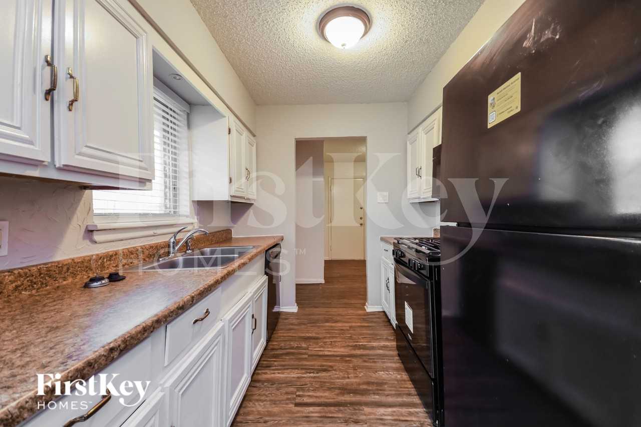 3101 Marydale Rd - Photo 7 of 17