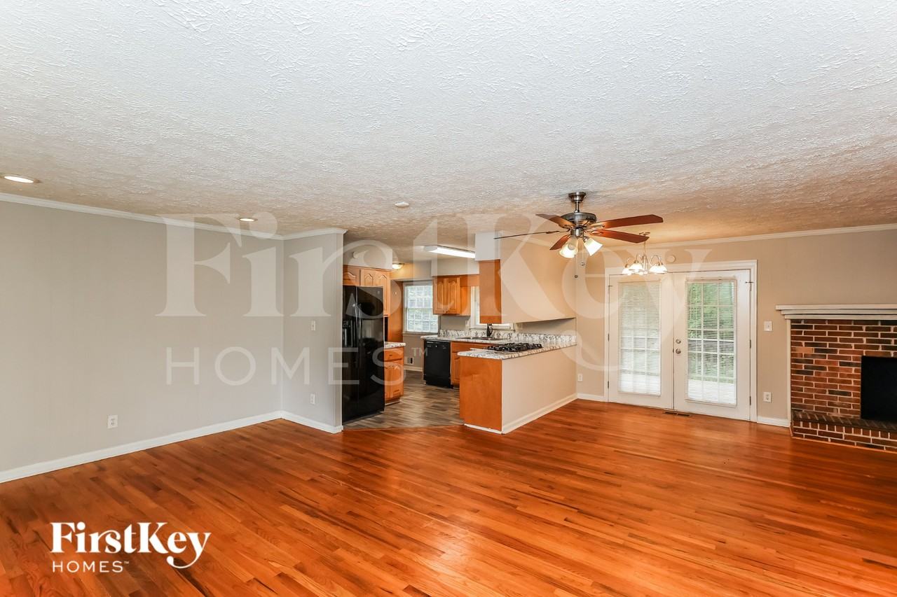 2427 Park Ave - Photo 2 of 19