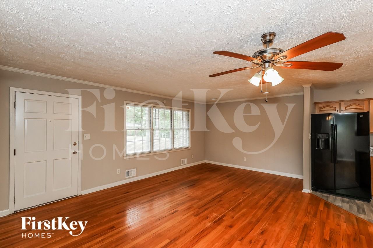 2427 Park Ave - Photo 3 of 19