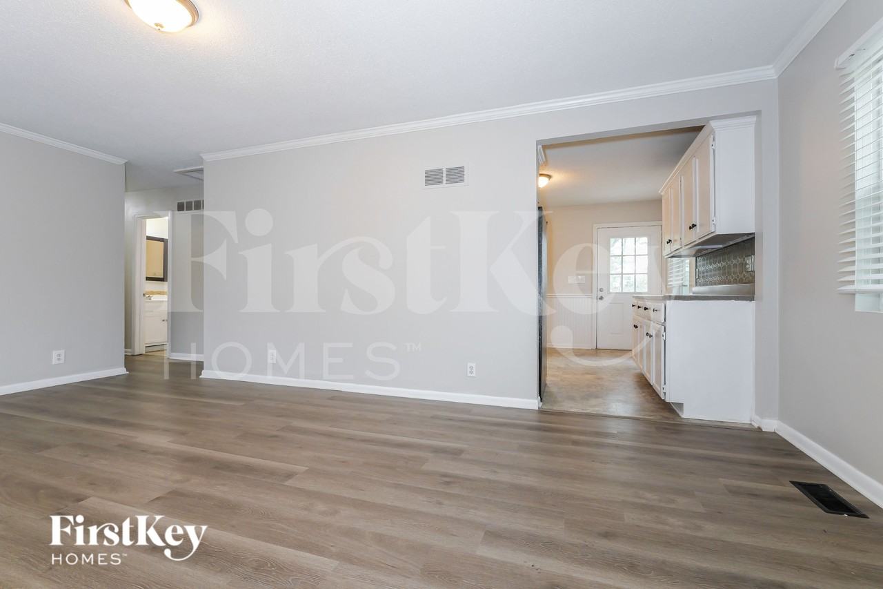 201 E Hale St - Photo 6 of 19