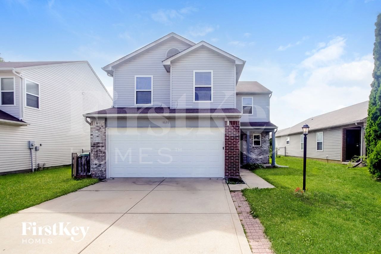 1820 Long Lake Dr