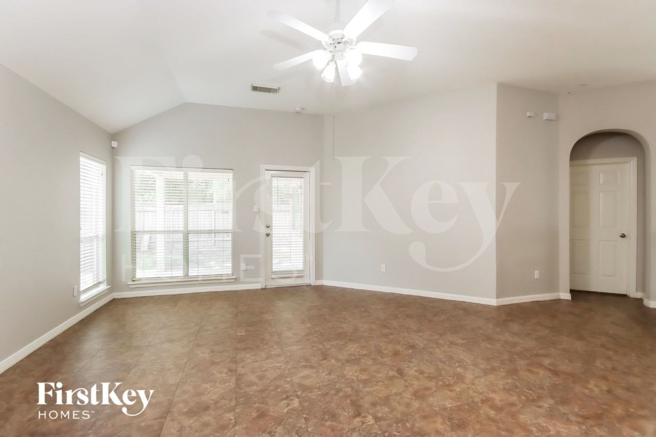 17923 Diamond Peak Ct - Photo 3 of 16