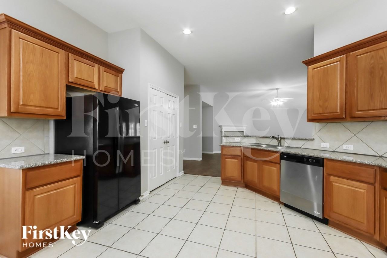 17923 Diamond Peak Ct - Photo 6 of 16