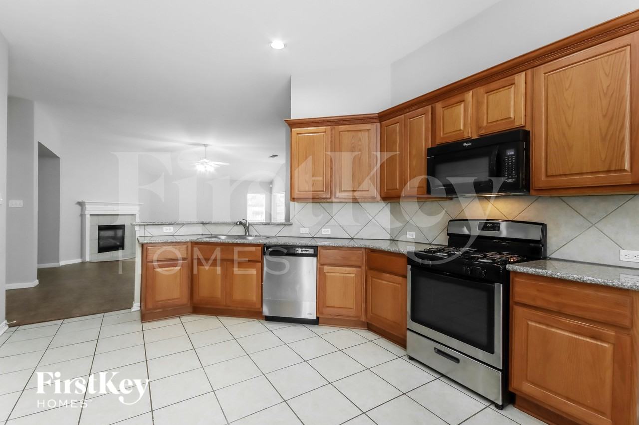 17923 Diamond Peak Ct - Photo 7 of 16