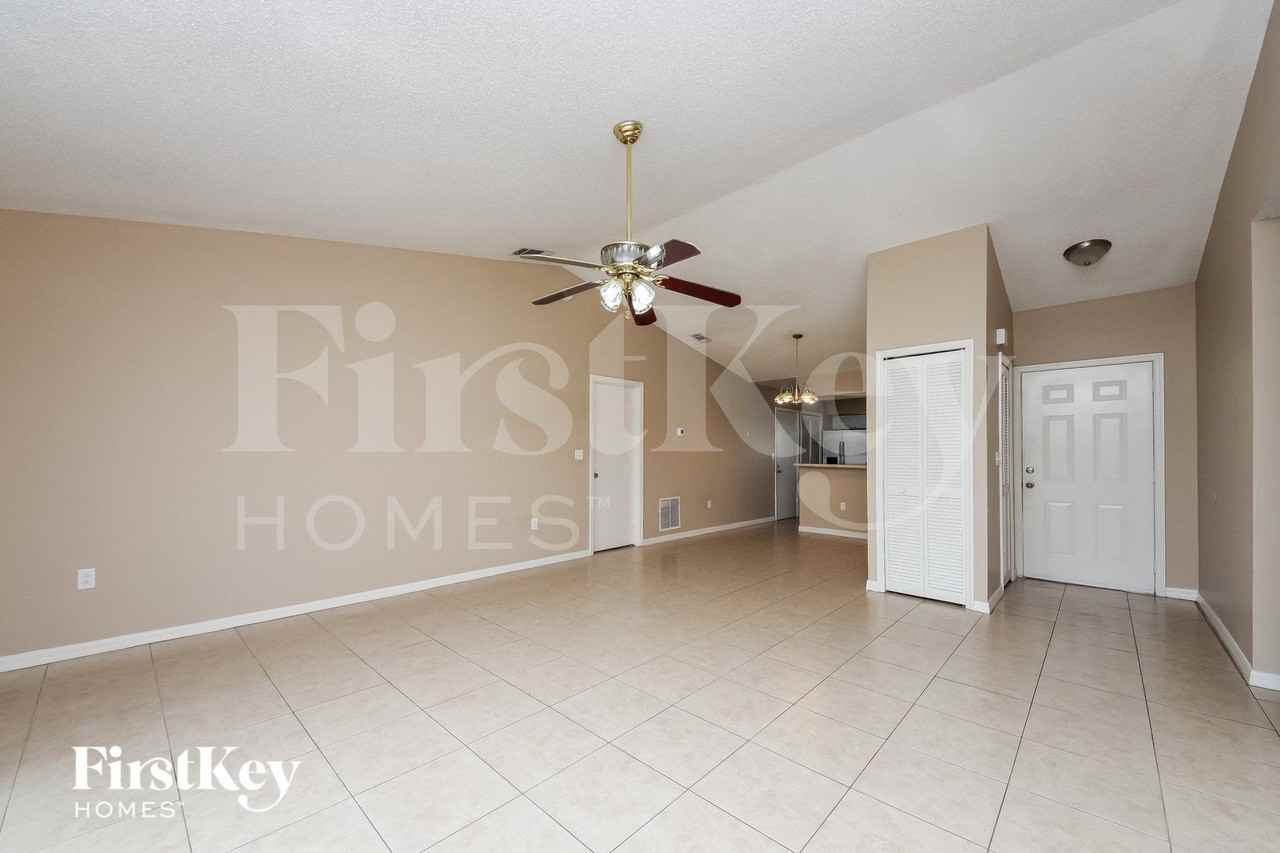 143 Dorchester Ct - Photo 2 of 15
