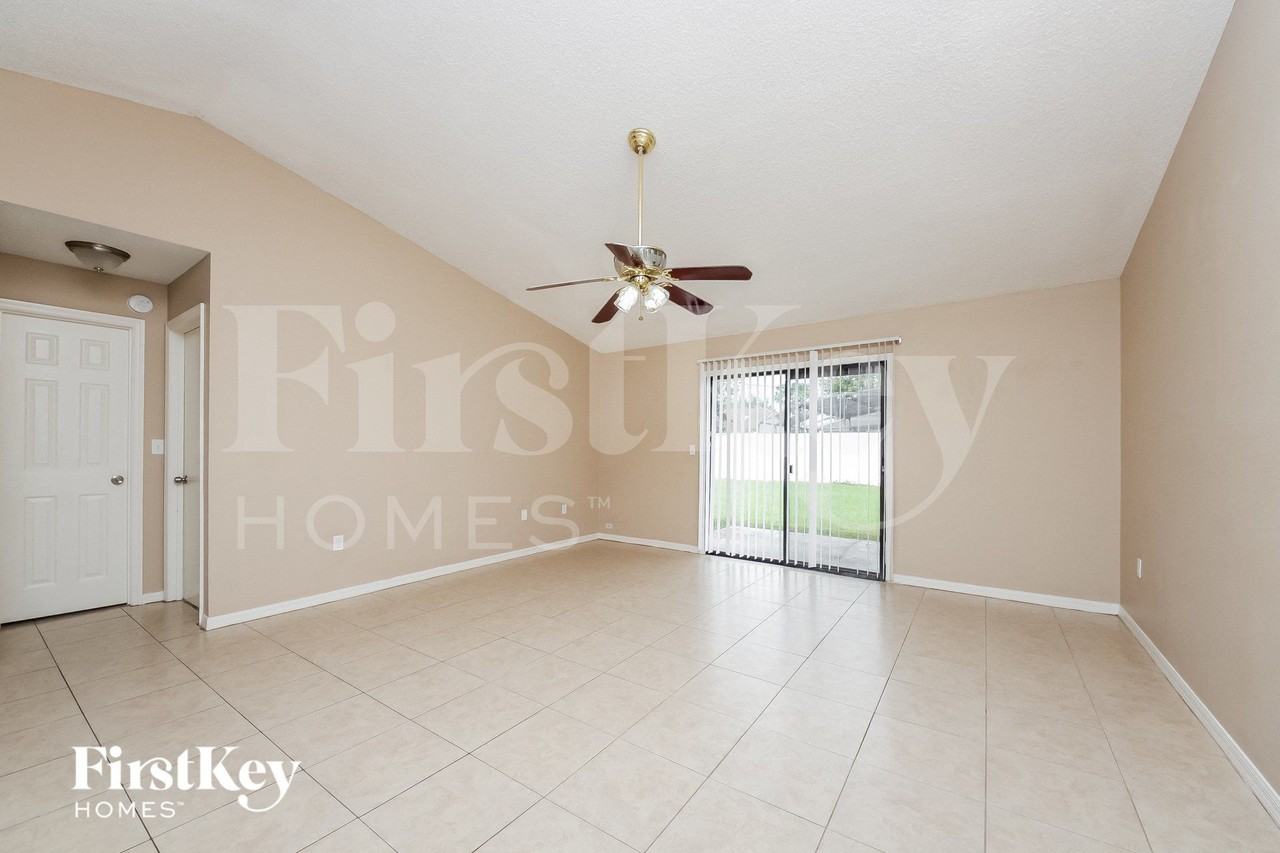 143 Dorchester Ct - Photo 4 of 15