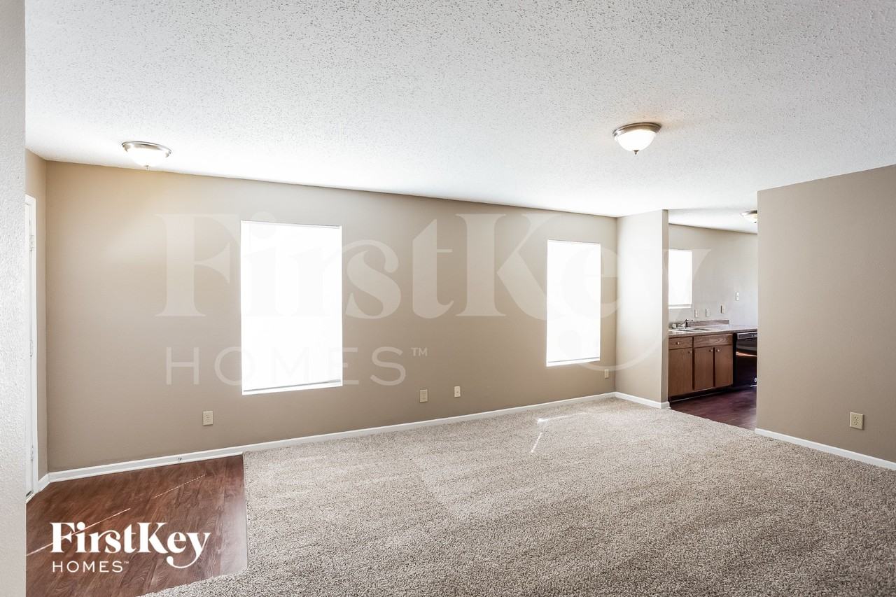 1331 Ellington Dr - Photo 5 of 16