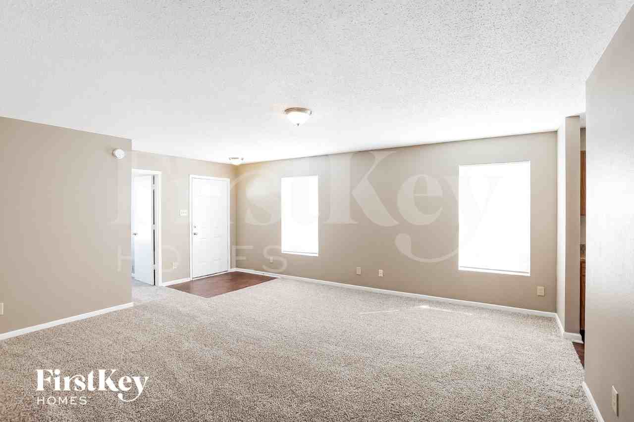 1331 Ellington Dr - Photo 6 of 16