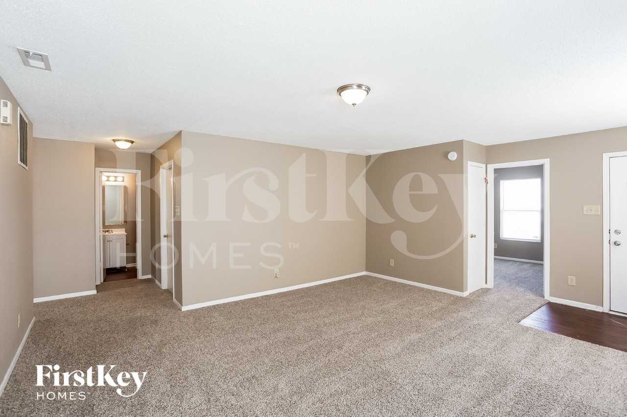 1331 Ellington Dr - Photo 7 of 16