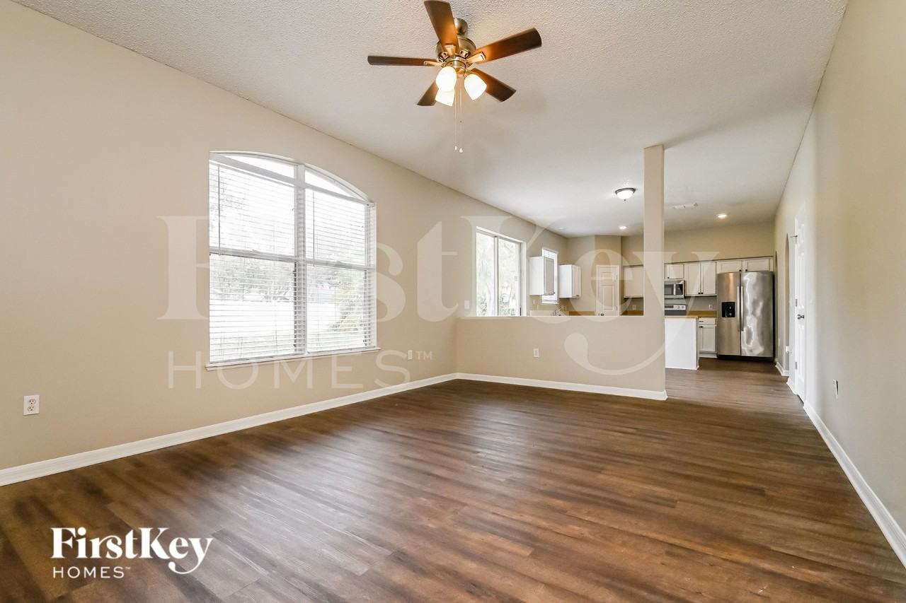 12734 Kings Lake Dr - Photo 3 of 17