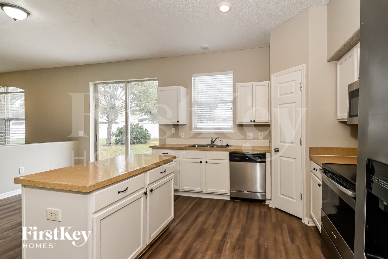 12734 Kings Lake Dr - Photo 6 of 17