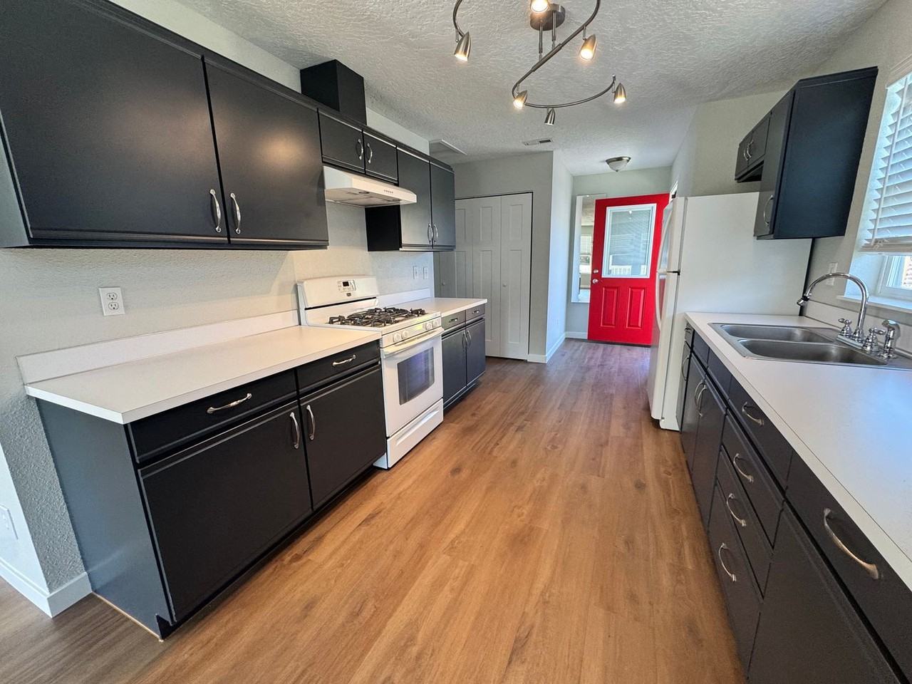 119 N 29th Pl - Photo 6 of 24