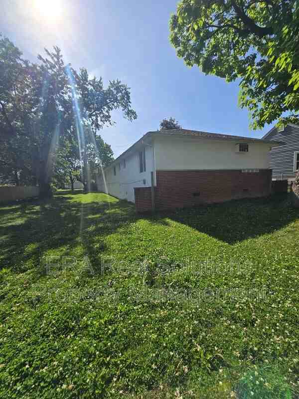 375 S Burgess Ave - Photo 5 of 13