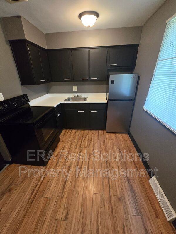 375 S Burgess Ave - Photo 6 of 13