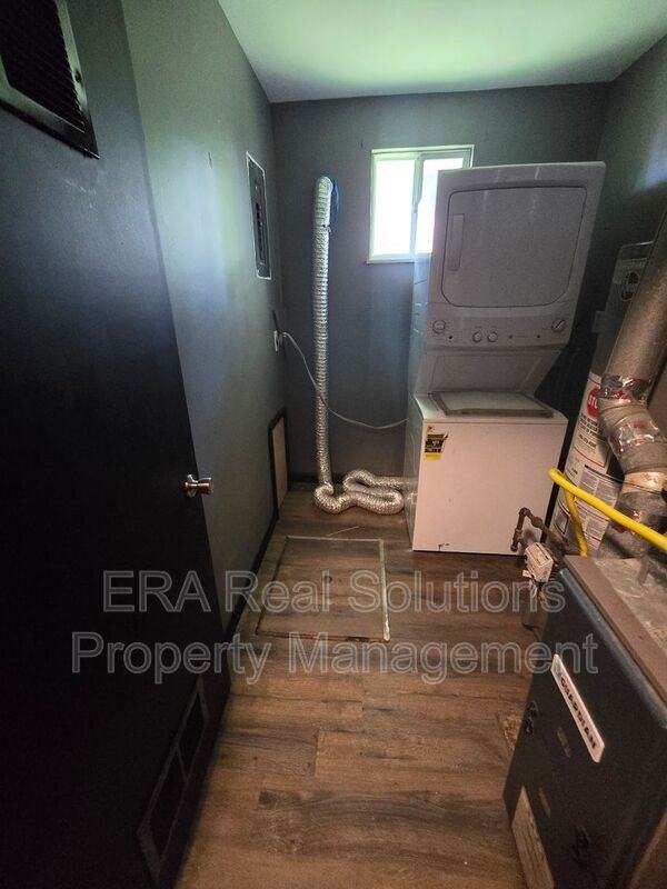 375 S Burgess Ave - Photo 7 of 13