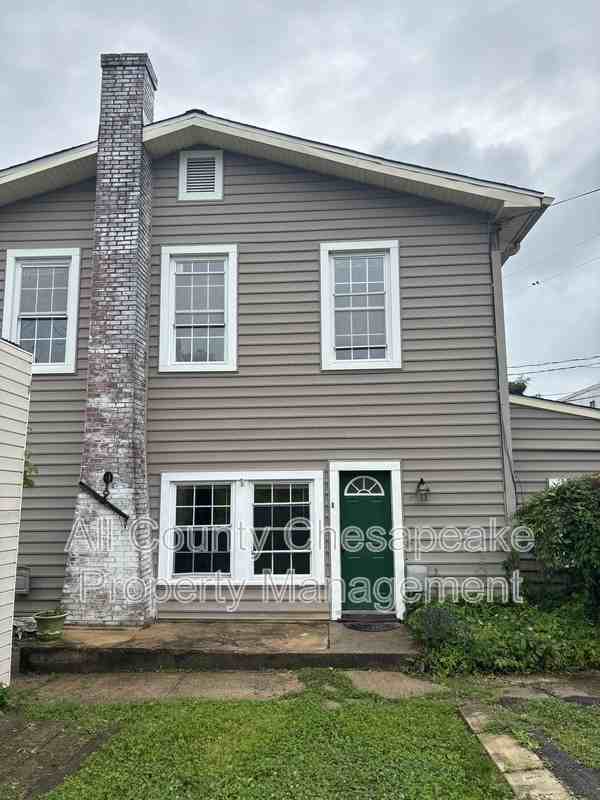 1011 Main St #B