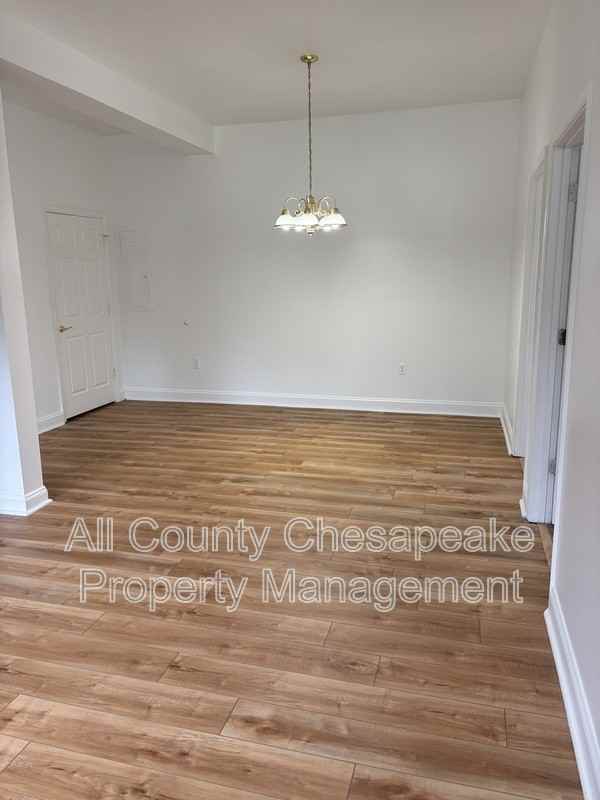 1011 Main St #B - Photo 2 of 12