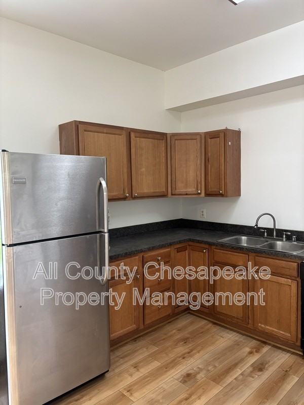 1011 Main St #B - Photo 5 of 12