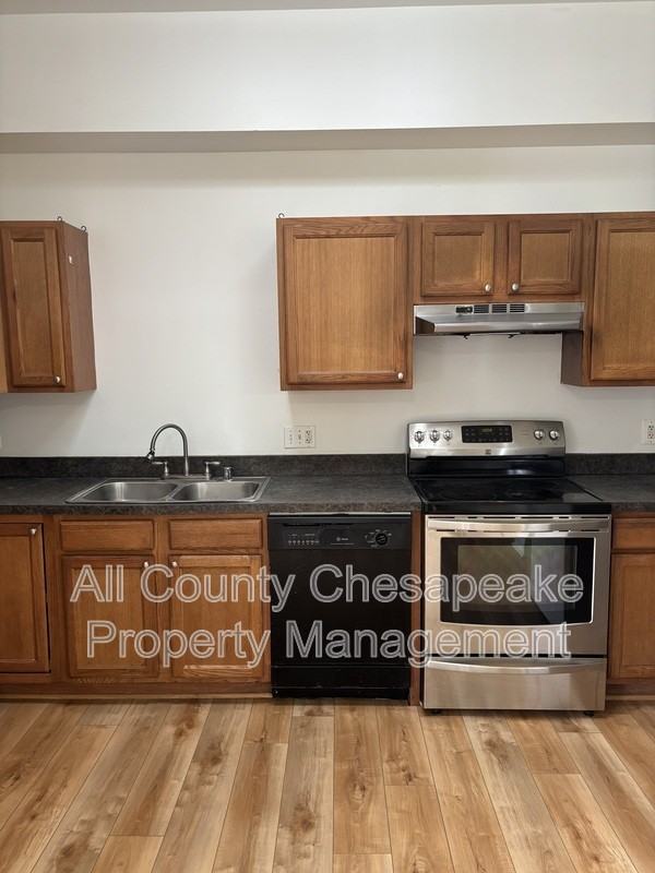 1011 Main St #B - Photo 6 of 12