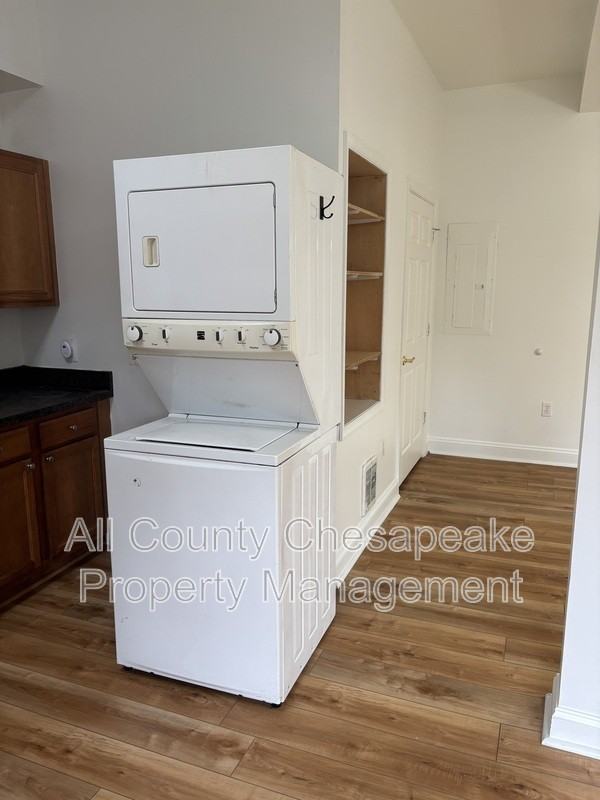 1011 Main St #B - Photo 7 of 12