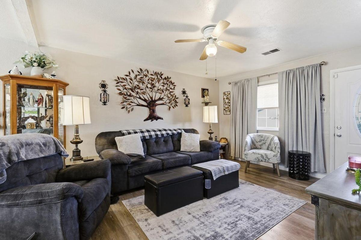 1212 Mimbres St Sw - Photo 3 of 18