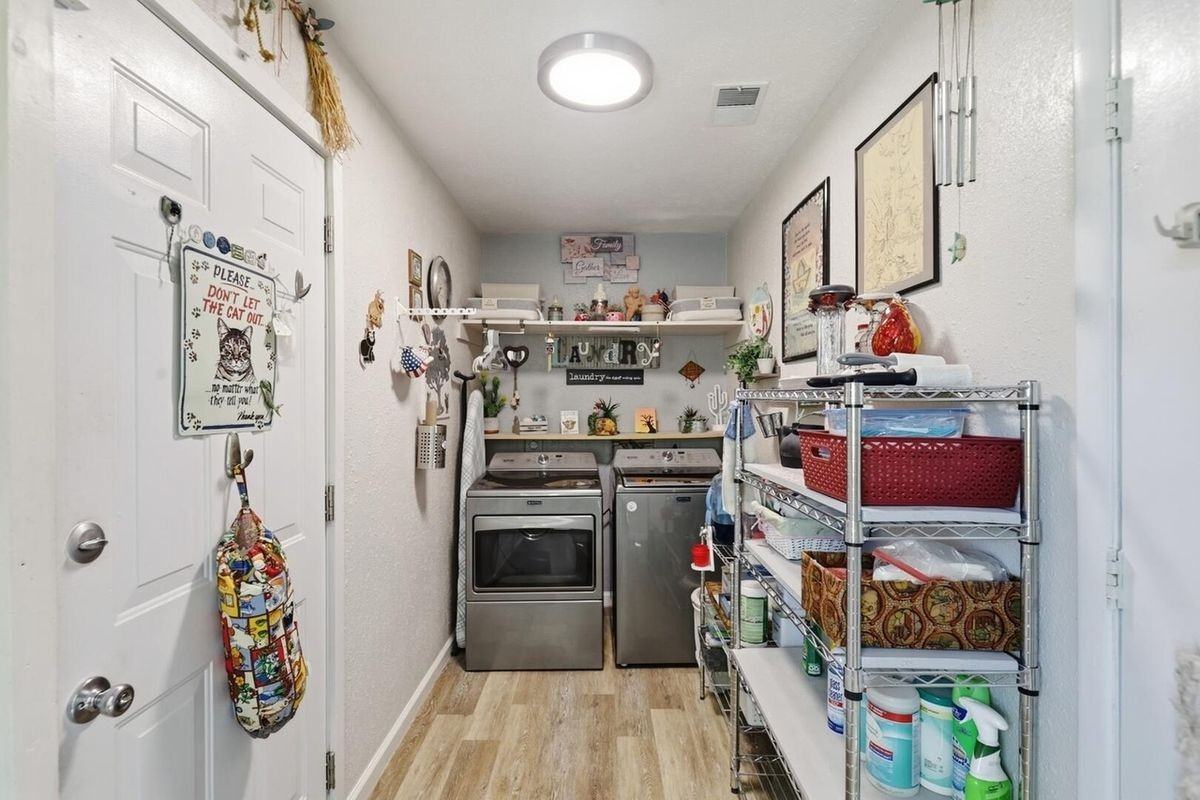 1212 Mimbres St Sw - Photo 4 of 18