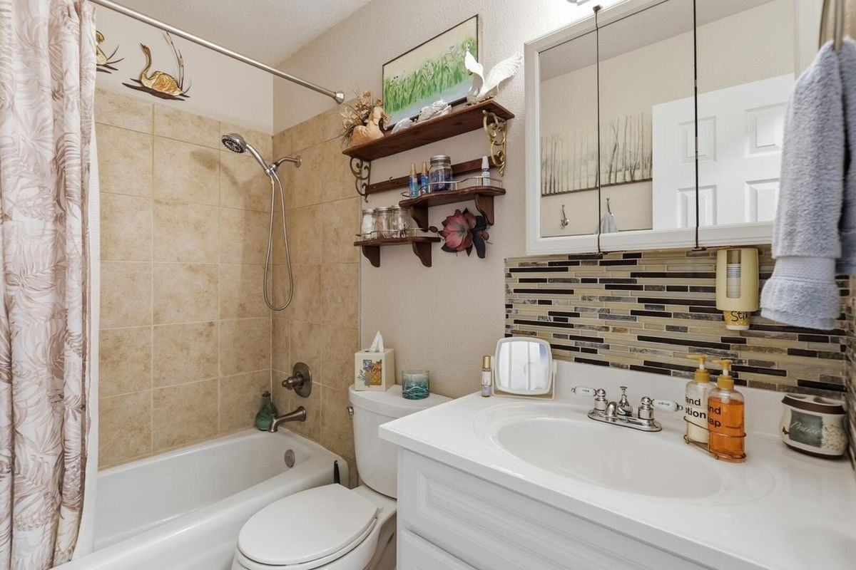 1212 Mimbres St Sw - Photo 7 of 18