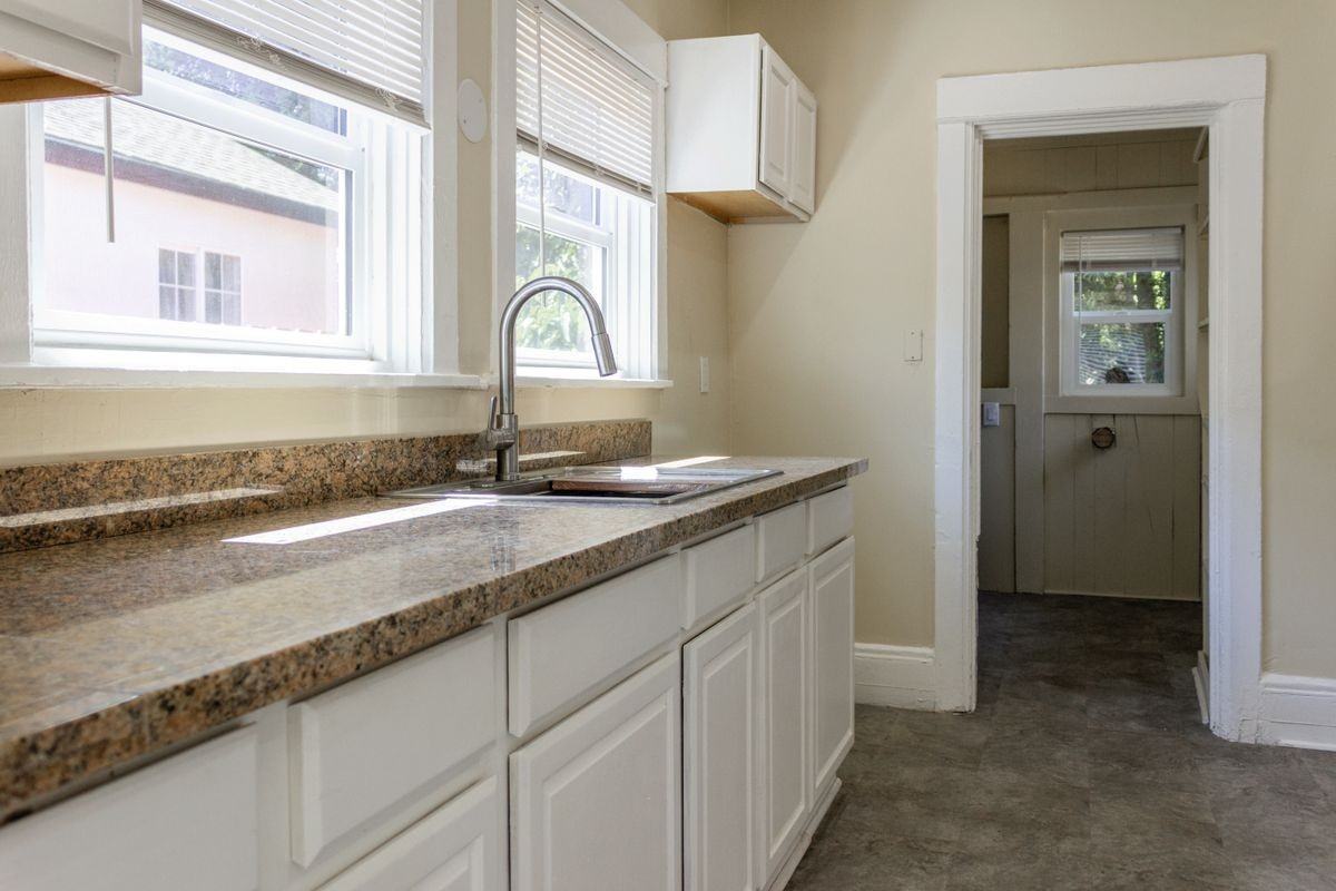 322 E 8th St - Photo 6 of 15